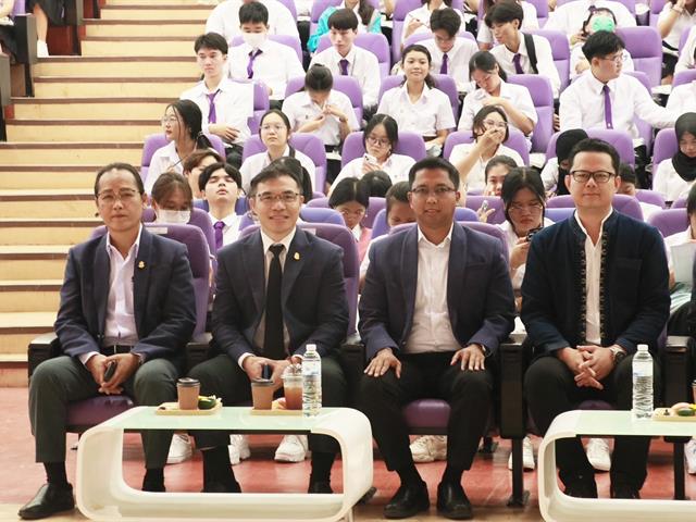 คณะรัฐศาสตร์และสังคมศาสตร์ 