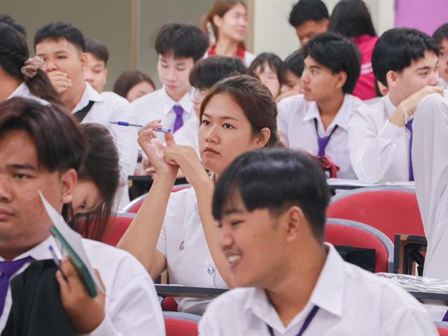 คณะรัฐศาสตร์และสังคมศาสตร์ 