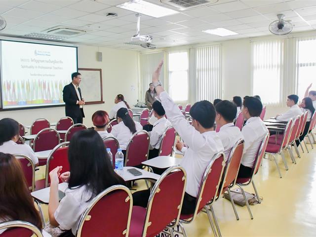 The atmosphere of the first day of the first semester for the School of Education’s first-year students, in the academic year 2024