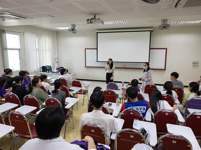 คณะศิลปศาสตร์จัดโครงการปฐมนิเทศ อบรมทักษะทางภาษาและการใช้ชีวิตในมหาวิทยาลัย