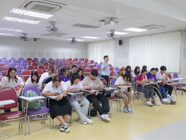 คณะศิลปศาสตร์จัดโครงการปฐมนิเทศ อบรมทักษะทางภาษาและการใช้ชีวิตในมหาวิทยาลัย