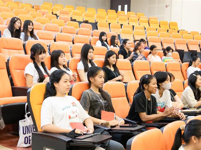 คณะศิลปศาสตร์จัดโครงการปฐมนิเทศ อบรมทักษะทางภาษาและการใช้ชีวิตในมหาวิทยาลัย