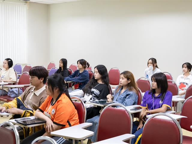 คณะศิลปศาสตร์จัดโครงการปฐมนิเทศ อบรมทักษะทางภาษาและการใช้ชีวิตในมหาวิทยาลัย