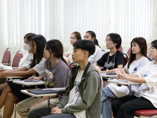 คณะศิลปศาสตร์จัดโครงการปฐมนิเทศ อบรมทักษะทางภาษาและการใช้ชีวิตในมหาวิทยาลัย