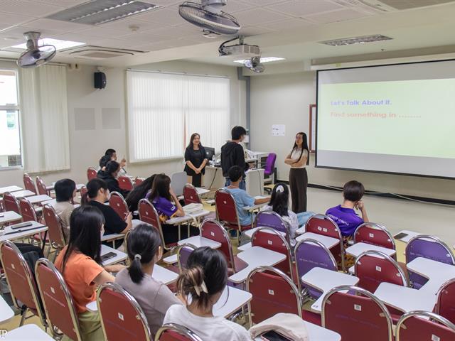 คณะศิลปศาสตร์จัดโครงการปฐมนิเทศ อบรมทักษะทางภาษาและการใช้ชีวิตในมหาวิทยาลัย