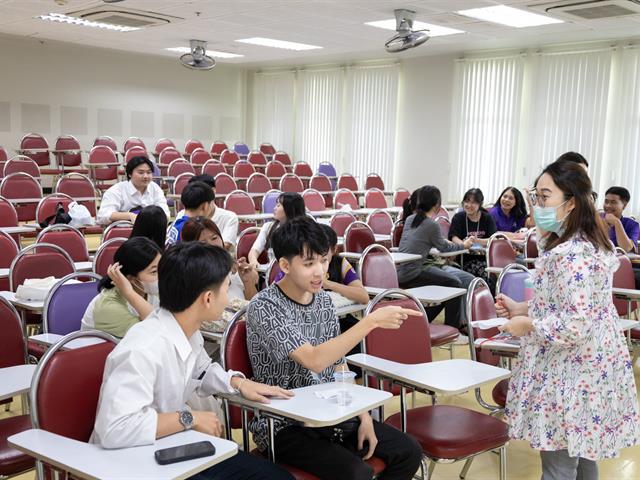 คณะศิลปศาสตร์จัดโครงการปฐมนิเทศ อบรมทักษะทางภาษาและการใช้ชีวิตในมหาวิทยาลัย