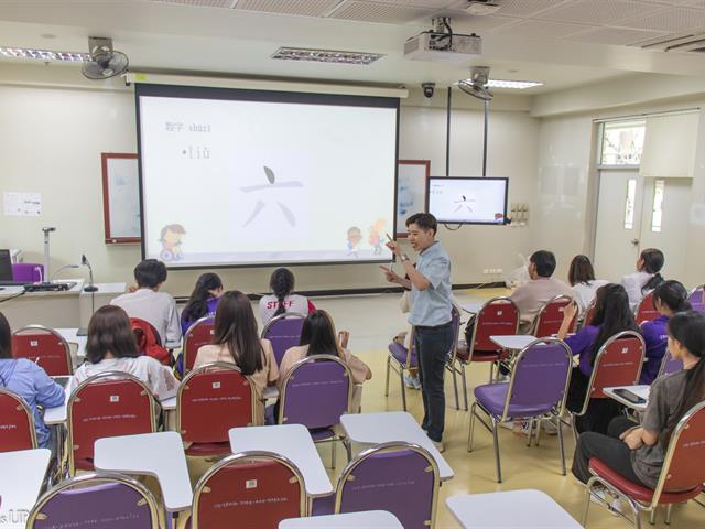 คณะศิลปศาสตร์จัดโครงการปฐมนิเทศ อบรมทักษะทางภาษาและการใช้ชีวิตในมหาวิทยาลัย