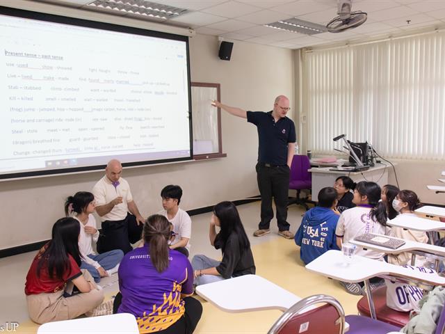 คณะศิลปศาสตร์จัดโครงการปฐมนิเทศ อบรมทักษะทางภาษาและการใช้ชีวิตในมหาวิทยาลัย