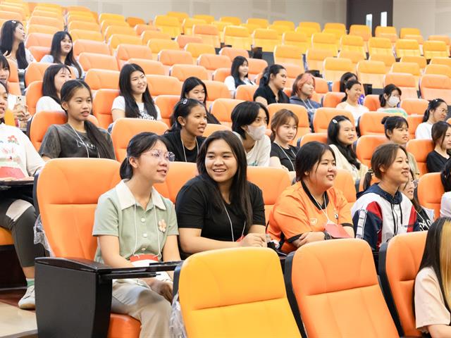 คณะศิลปศาสตร์จัดโครงการปฐมนิเทศ อบรมทักษะทางภาษาและการใช้ชีวิตในมหาวิทยาลัย