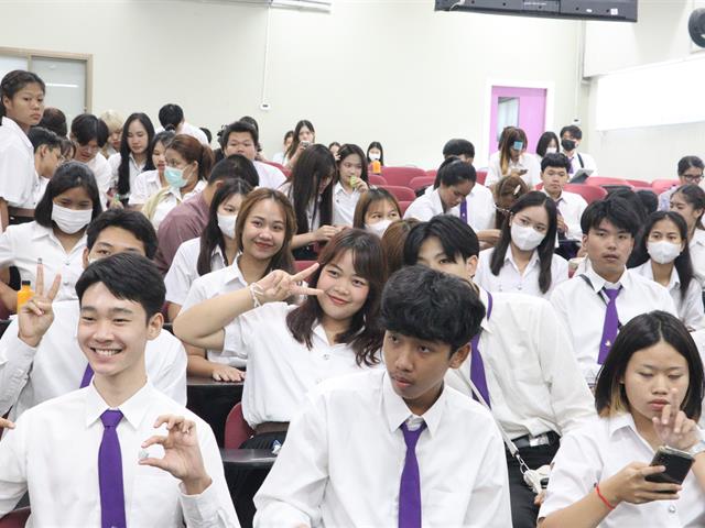 คณะรัฐศาสตร์และสังคมศาสตร์ 