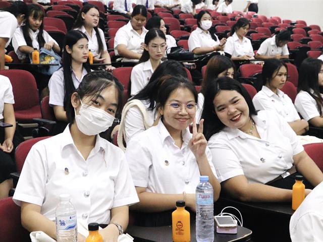 คณะรัฐศาสตร์และสังคมศาสตร์ 