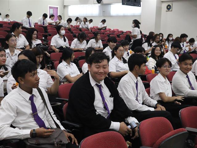 คณะรัฐศาสตร์และสังคมศาสตร์ 