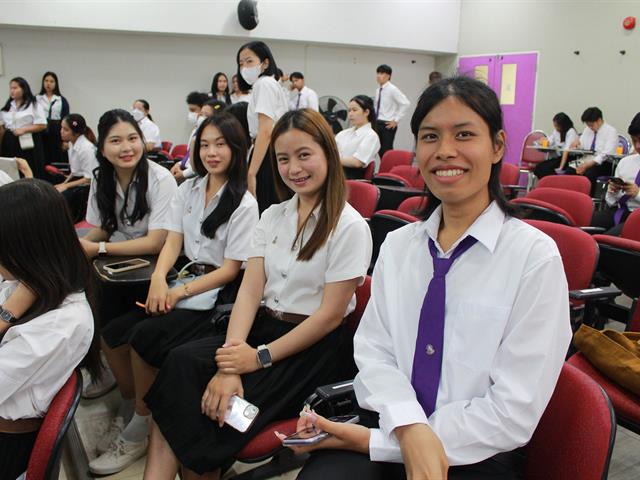 คณะรัฐศาสตร์และสังคมศาสตร์ 