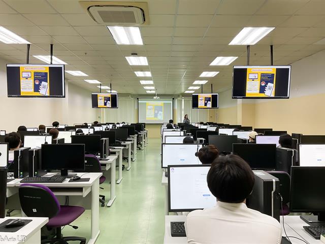 ศูนย์ภาษา คณะศิลปศาสตร์ จัดทดสอบวัดความรู้ภาษาอังกฤษด้วยโปรแกรมสำเร็จรูป และจัดทดสอบวัดความรู้ภาษาอังกฤษ โดยข้อสอบศูนย์ภาษา (UP-STEP)