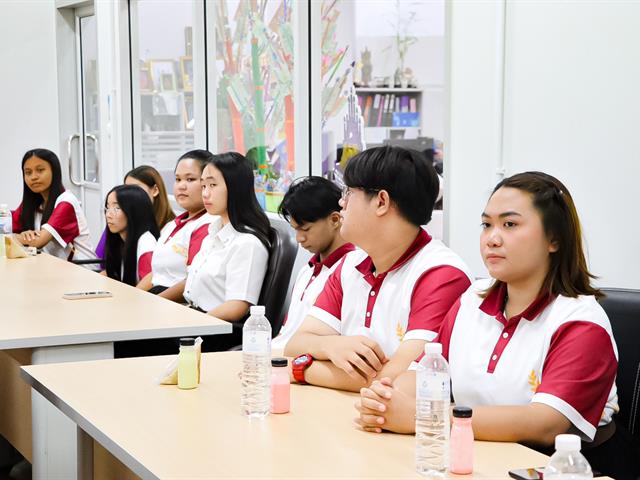 คณะรัฐศาสตร์และสังคมศาสตร์ 