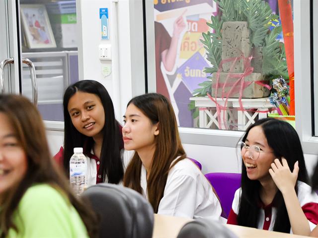 คณะรัฐศาสตร์และสังคมศาสตร์ 