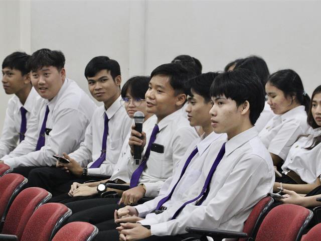 คณะรัฐศาสตร์และสังคมศาสตร์ 