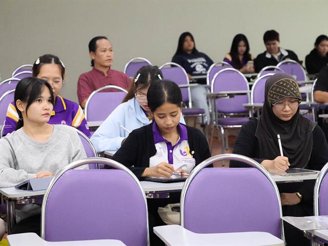 คณะรัฐศาสตร์และสังคมศาสตร์ 