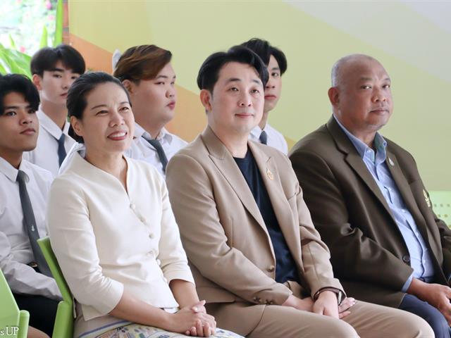 คณบดีคณะศิลปศาสตร์ เข้ารับรางวัลศิษย์เก่าดีเด่นคณะมนุษยศาสตร์ ในโครงการวันเกียรติยศ มนุษยศาสตร์