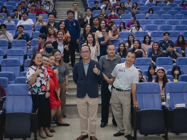 คณะรัฐศาสตร์และสังคมศาสตร์ 