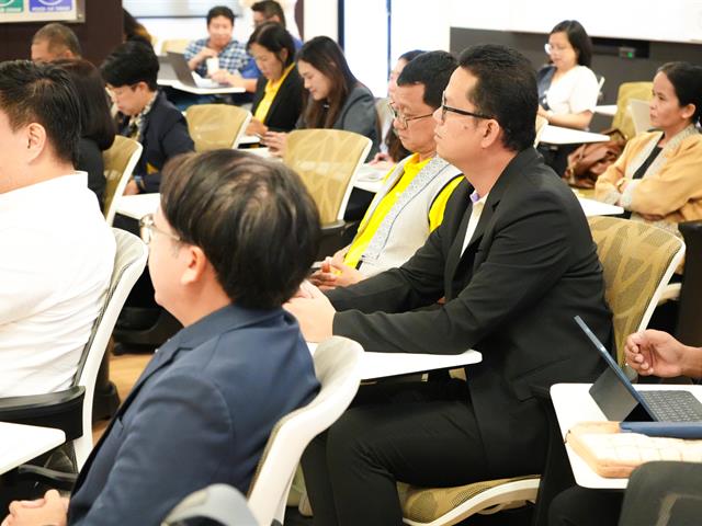 The University of Phayao recently held a meeting to discuss the establishment of a University Holding Company.