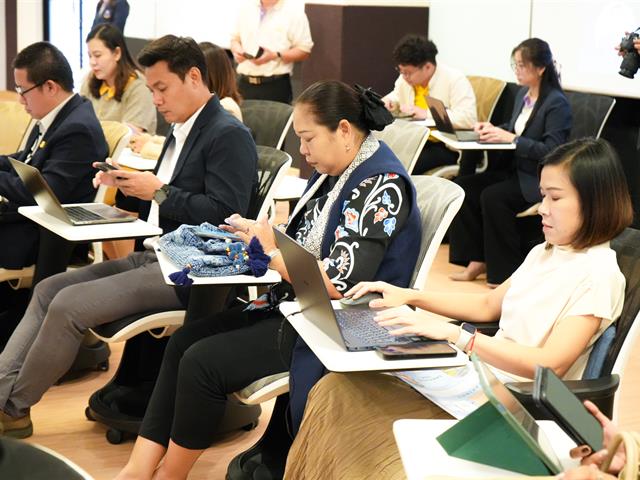 The University of Phayao recently held a meeting to discuss the establishment of a University Holding Company.