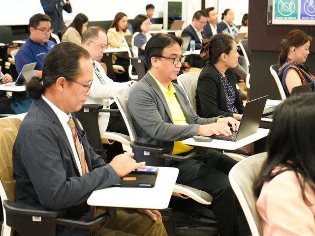 The University of Phayao recently held a meeting to discuss the establishment of a University Holding Company.