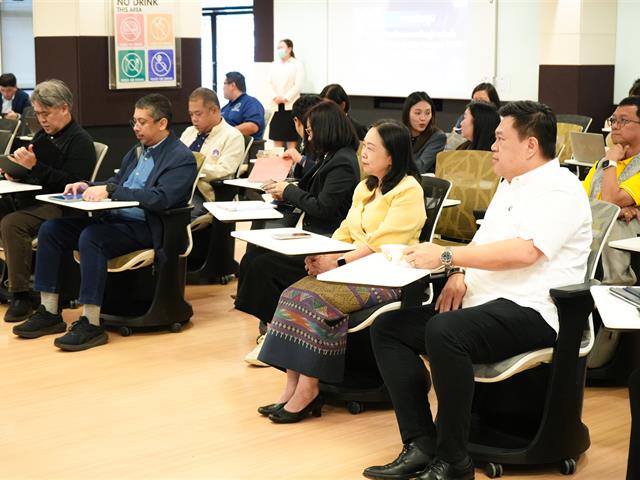 The University of Phayao recently held a meeting to discuss the establishment of a University Holding Company.