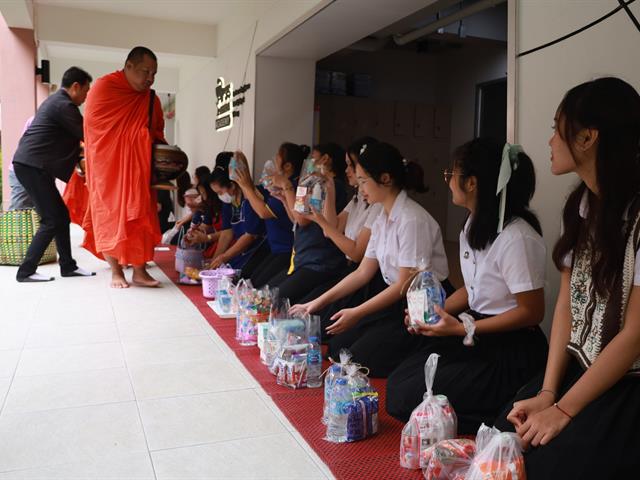 คณะเภสัชศาสตร์ มหาวิทยาลัยพะเยา จัดกิจกรรมทำบุญตักบาตรประจำเดือน กันยายน 2567