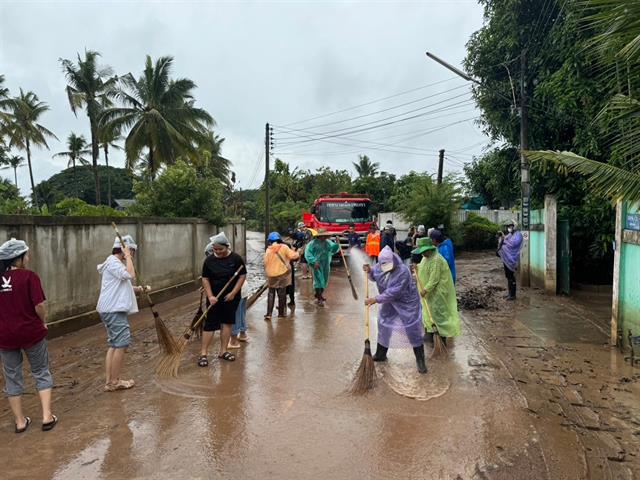 มหาวิทยาลัยพะเยาจัดกิจกรรมจิตอาสาทำความสะอาดถนน  Big Cleaning บ้านท่าวังควาย ชุมชนแม่ต๋ำเมืองชุม จังหวัดพะเยา