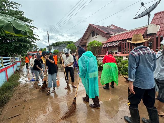 มหาวิทยาลัยพะเยาจัดกิจกรรมจิตอาสาทำความสะอาดถนน  Big Cleaning บ้านท่าวังควาย ชุมชนแม่ต๋ำเมืองชุม จังหวัดพะเยา