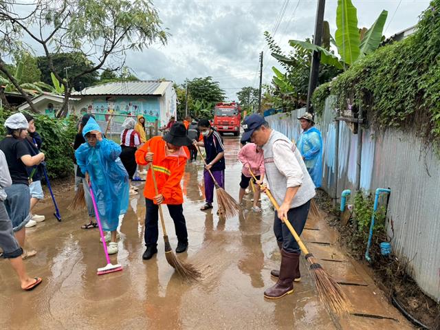 มหาวิทยาลัยพะเยาจัดกิจกรรมจิตอาสาทำความสะอาดถนน  Big Cleaning บ้านท่าวังควาย ชุมชนแม่ต๋ำเมืองชุม จังหวัดพะเยา