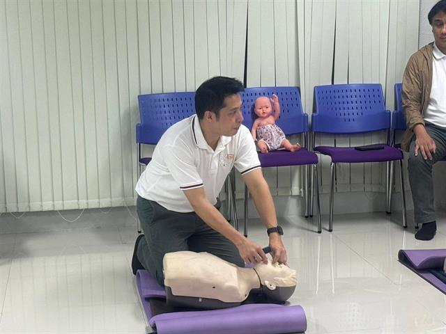 The University of Phayao’s School of science is hosting a training session on Cardiopulmonary Resuscitation (CPR) and the use of Automated External Defibrillators (AED).