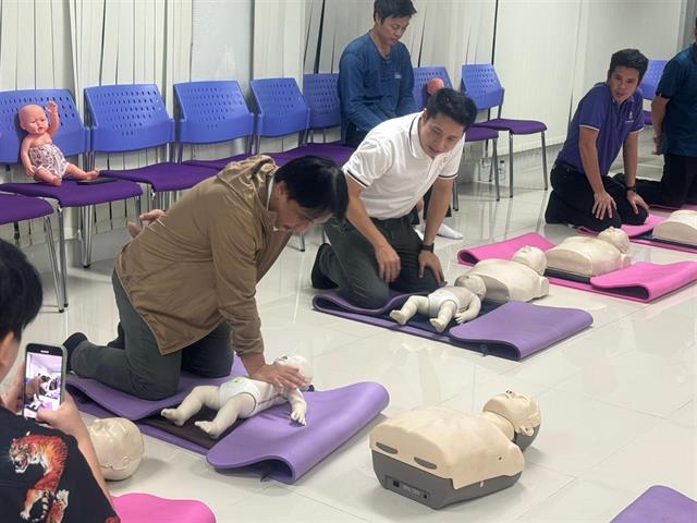 The University of Phayao’s School of science is hosting a training session on Cardiopulmonary Resuscitation (CPR) and the use of Automated External Defibrillators (AED).