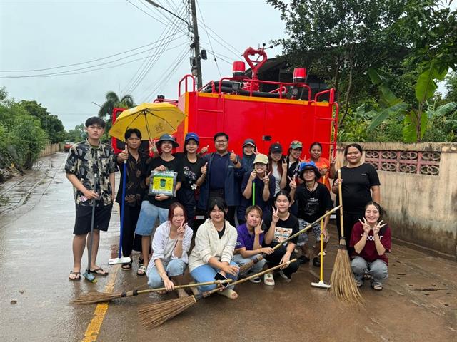 The University of Phayao recently organized a volunteer street cleaning event in Ban Tha Wang Khwai, located in the Mae Tam Muang Chum Community of Phayao Province. This event, known as the "Big Cleaning," aimed to improve the cleanliness of the community