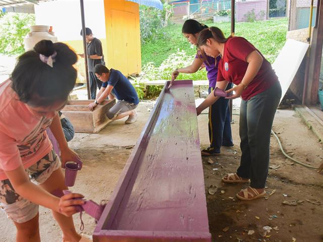 วิทยาลัยการศึกษา ร่วมกับสโมสรนิสิตดำเนินกิจกรรมจิตอาสาพัฒนาโรงเรียนบ้านสันติสุข ตำบลขุนควร อำเภอปง จังหวัดพะเยา