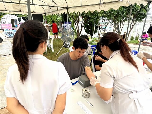 คณบดีคณะสหเวชศาสตร์ นำทีมอาจารย์และนิสิตเปิดให้บริการตรวจคัดกรองโรคฉี่หนู