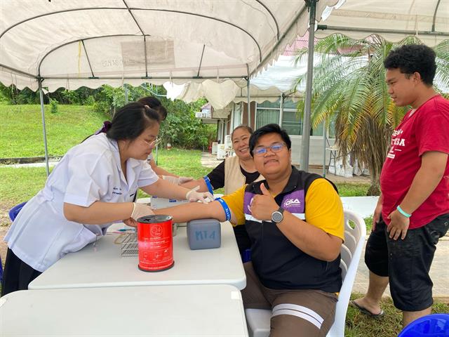 คณบดีคณะสหเวชศาสตร์ นำทีมอาจารย์และนิสิตเปิดให้บริการตรวจคัดกรองโรคฉี่หนู