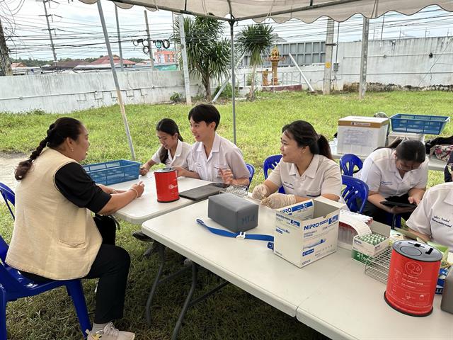 คณบดีคณะสหเวชศาสตร์ นำทีมอาจารย์และนิสิตเปิดให้บริการตรวจคัดกรองโรคฉี่หนู