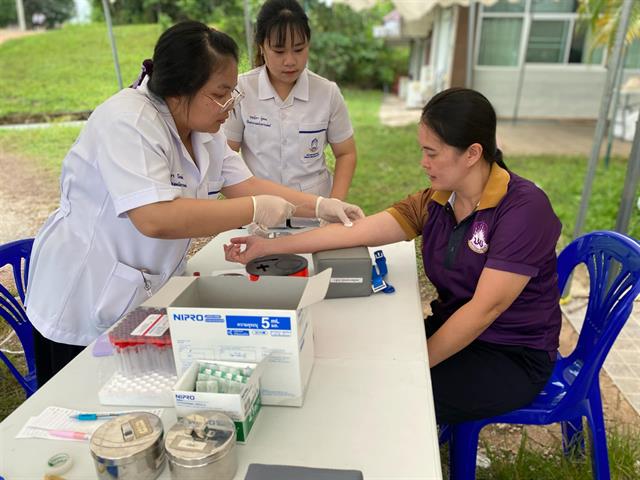 คณบดีคณะสหเวชศาสตร์ นำทีมอาจารย์และนิสิตเปิดให้บริการตรวจคัดกรองโรคฉี่หนู