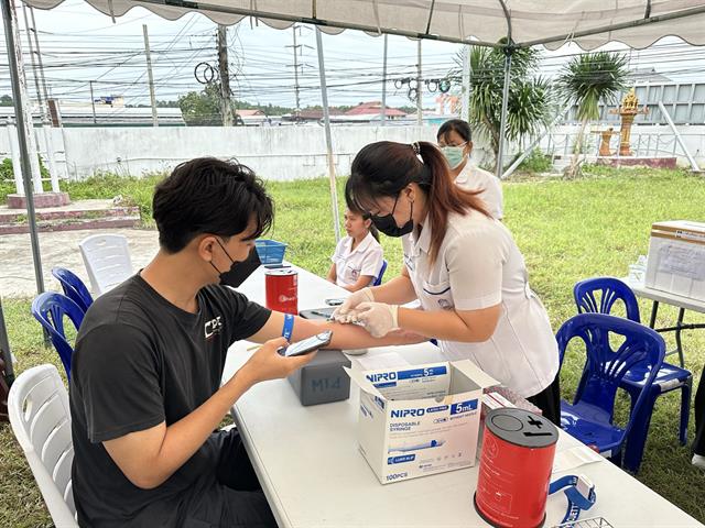 คณบดีคณะสหเวชศาสตร์ นำทีมอาจารย์และนิสิตเปิดให้บริการตรวจคัดกรองโรคฉี่หนู