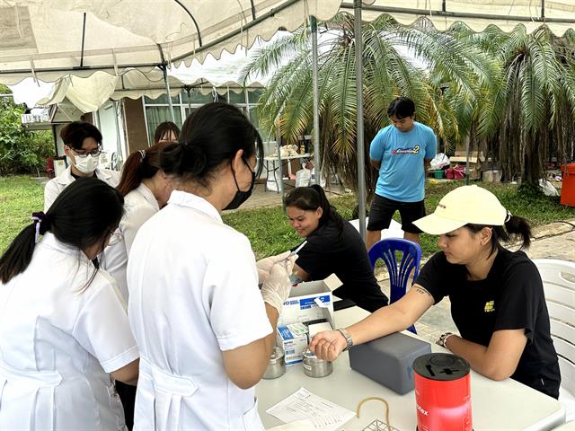 คณบดีคณะสหเวชศาสตร์ นำทีมอาจารย์และนิสิตเปิดให้บริการตรวจคัดกรองโรคฉี่หนู