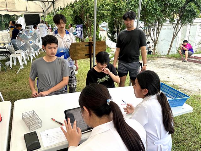 คณบดีคณะสหเวชศาสตร์ นำทีมอาจารย์และนิสิตเปิดให้บริการตรวจคัดกรองโรคฉี่หนู