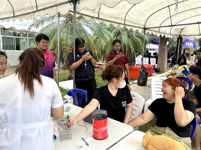 คณบดีคณะสหเวชศาสตร์ นำทีมอาจารย์และนิสิตเปิดให้บริการตรวจคัดกรองโรคฉี่หนู