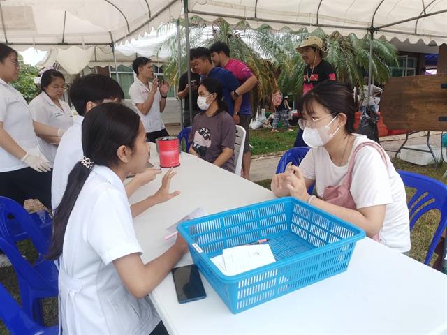 คณบดีคณะสหเวชศาสตร์ นำทีมอาจารย์และนิสิตเปิดให้บริการตรวจคัดกรองโรคฉี่หนู