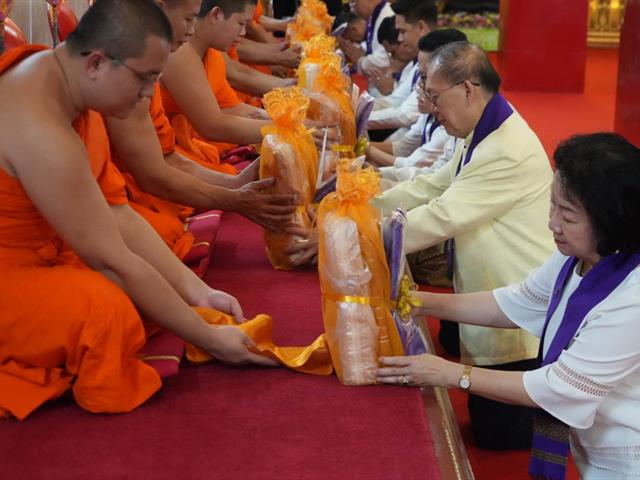 พิธีสมโภชผ้าพระกฐินพระราชทาน โดยมหาวิทยาลัยพะเยา ประจำปี 2567 ณ วัดศรีโคมคำ (พระอารามหลวง) ตำบลเวียง อำเภอเมืองพะเยา จังหวัดพะเยา