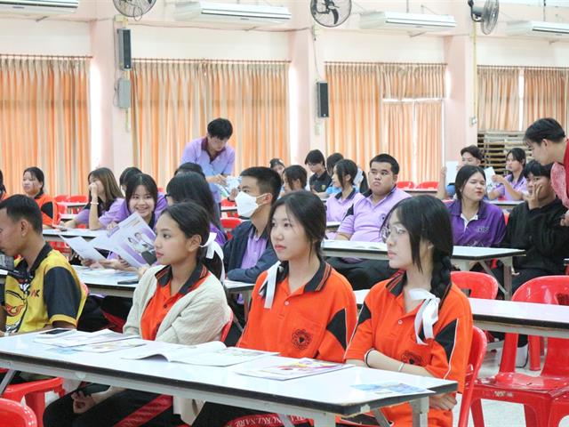 คณะวิทยาศาสตร์การแพทย์ออกแนะแนวการศึกษาต่อในระดับอุดมศึกษาให้กับโรงเรียนในพื้นที่จังหวัดเพชรบูรณ์