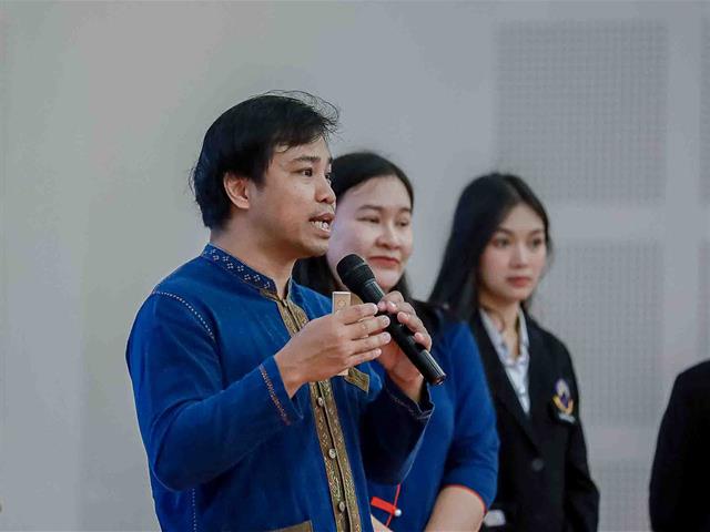 คณะรัฐศาสตร์และสังคมศาสตร์ 