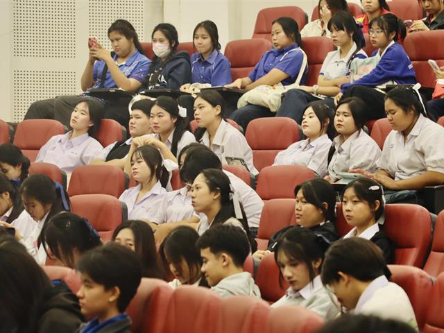 คณะรัฐศาสตร์และสังคมศาสตร์ 