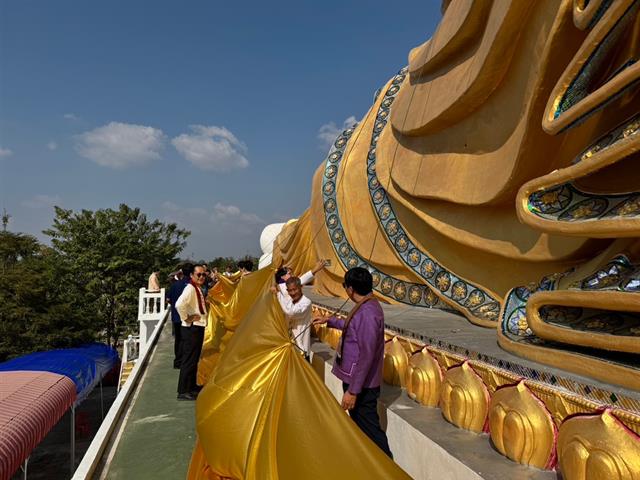 มหาวิทยาลัยพะเยาสืบสานประเพณีห่มผ้า และสรงน้ำพระมุนีศรีวิสุทธิคุณ ประจำปี 2568